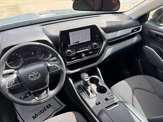 2024 Toyota Highlander LE photo 11