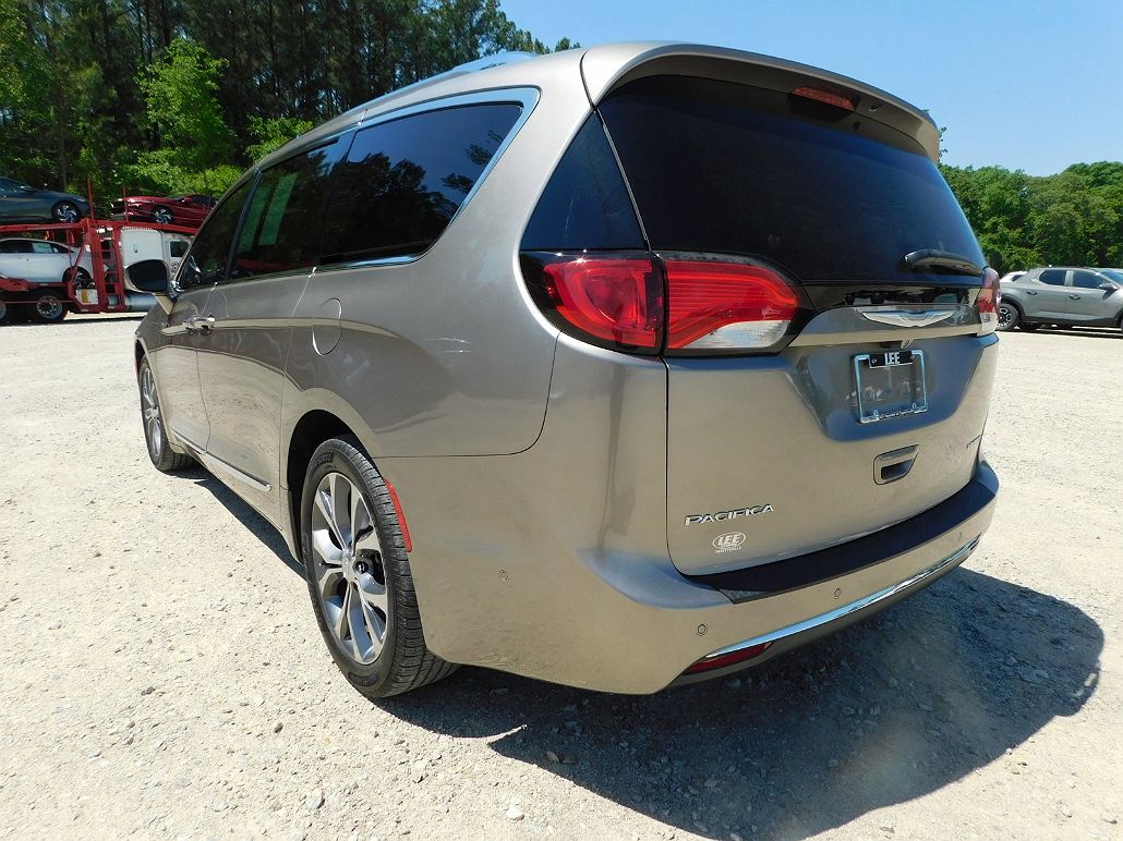 2017 Chrysler Pacifica Limited image 4