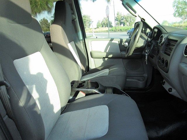 2004 Ford Expedition XLT image 11