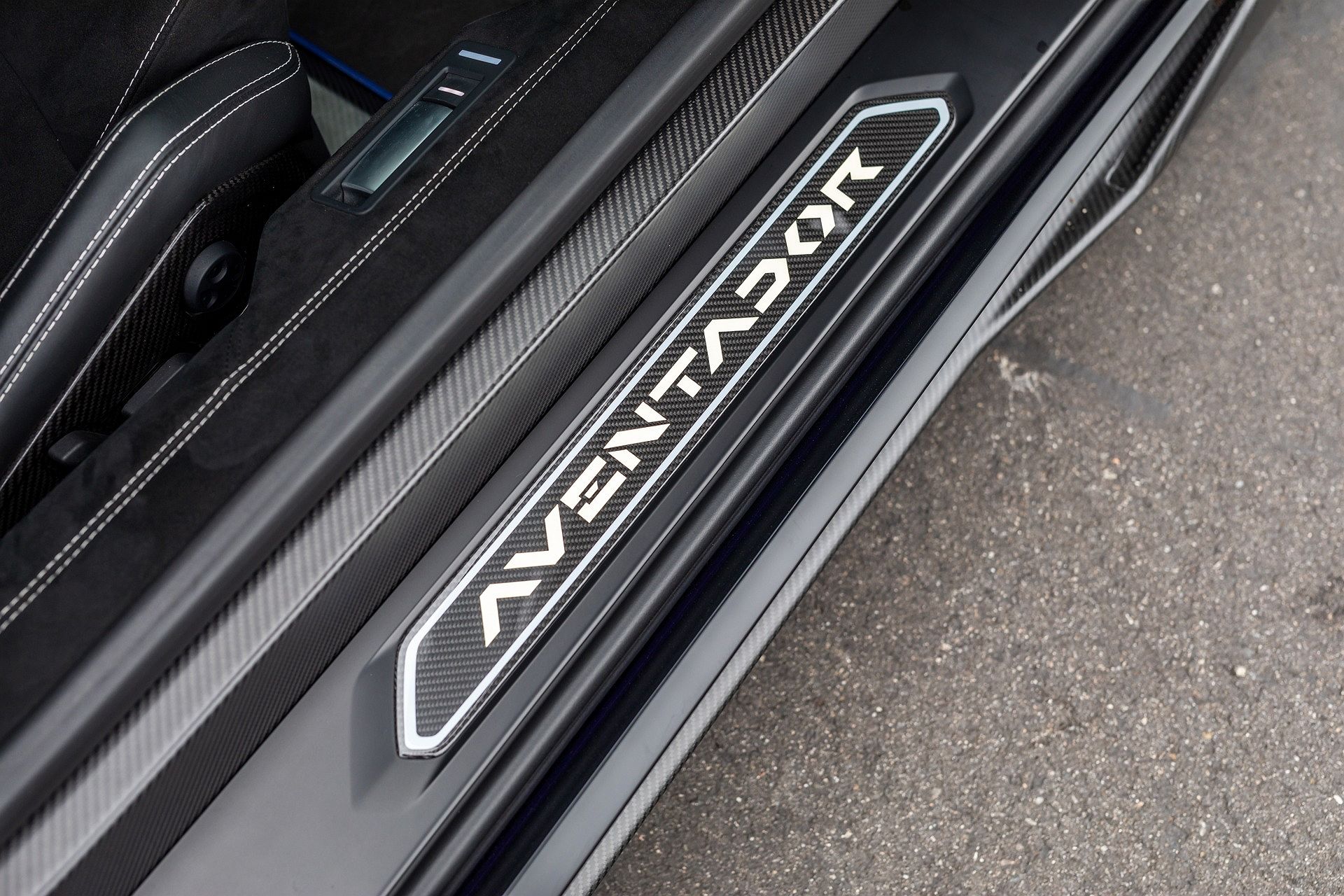2019 Lamborghini Aventador SVJ image 42