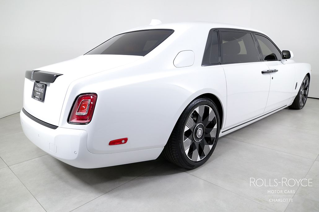 2024 Rolls-Royce Phantom EWB image 1