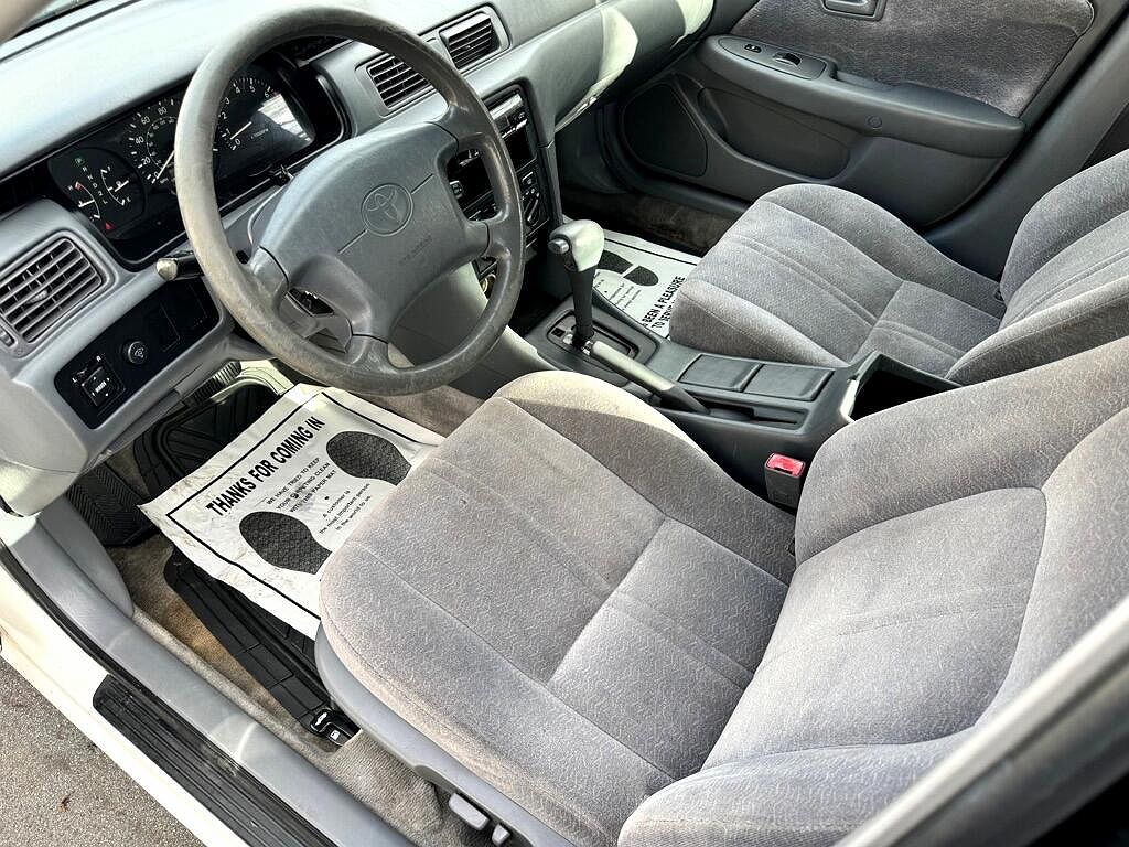 1999 Toyota Camry LE image 13