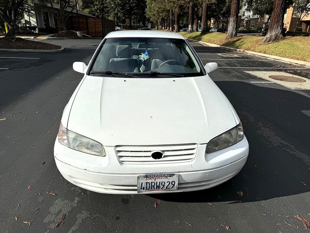 1999 Toyota Camry LE image 8