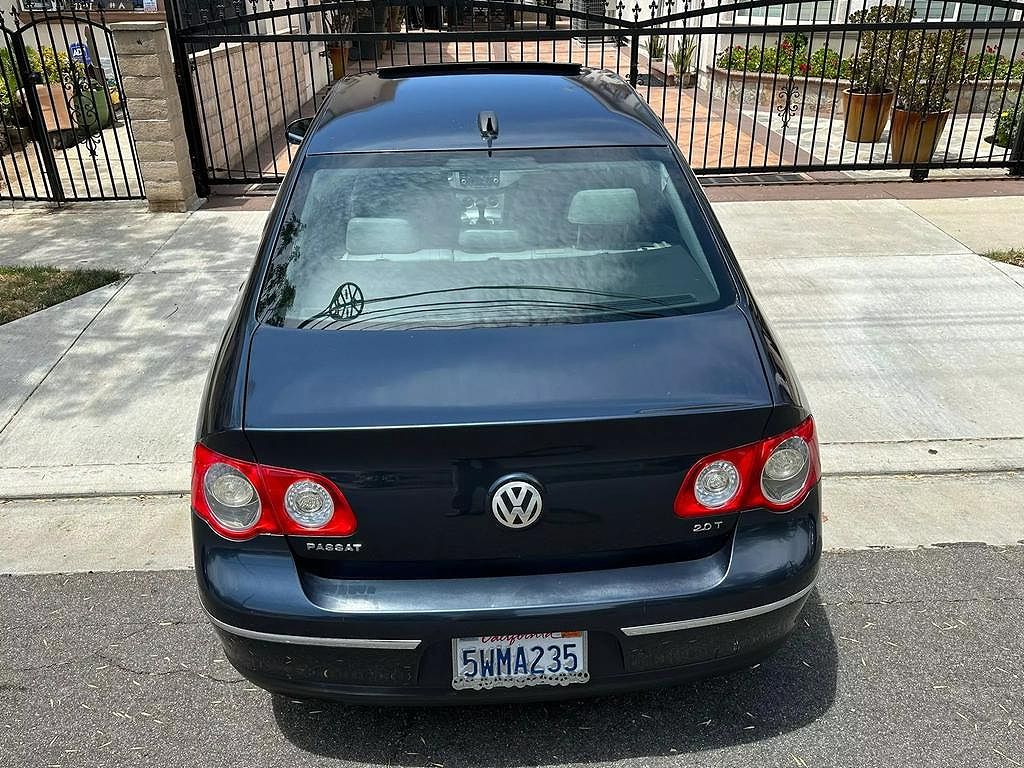2006 Volkswagen Passat 2.0T image 2