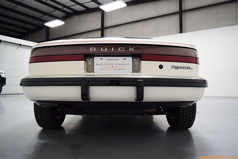 1990 Buick Reatta null image 15