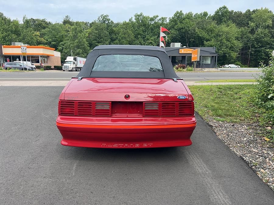 1987 Ford Mustang GT image 3