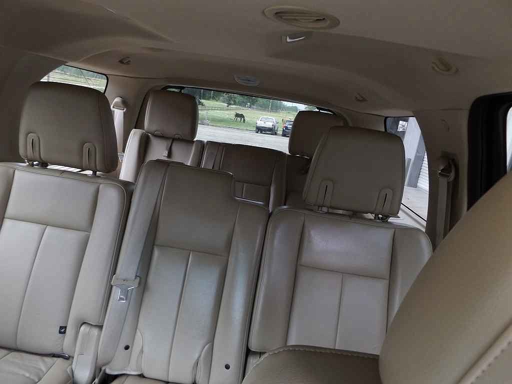 2012 Ford Expedition XLT image 10