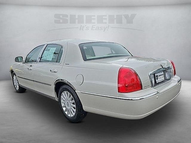 2005 Lincoln Town Car Signature image 5