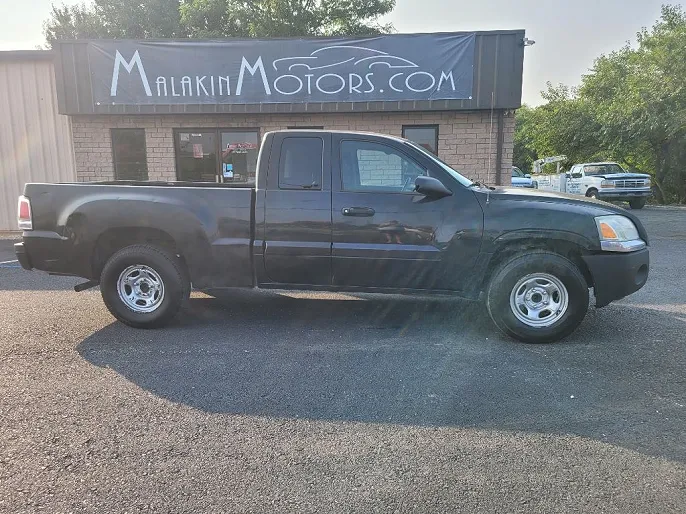 2008 Mitsubishi Raider