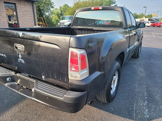 2008 Mitsubishi Raider