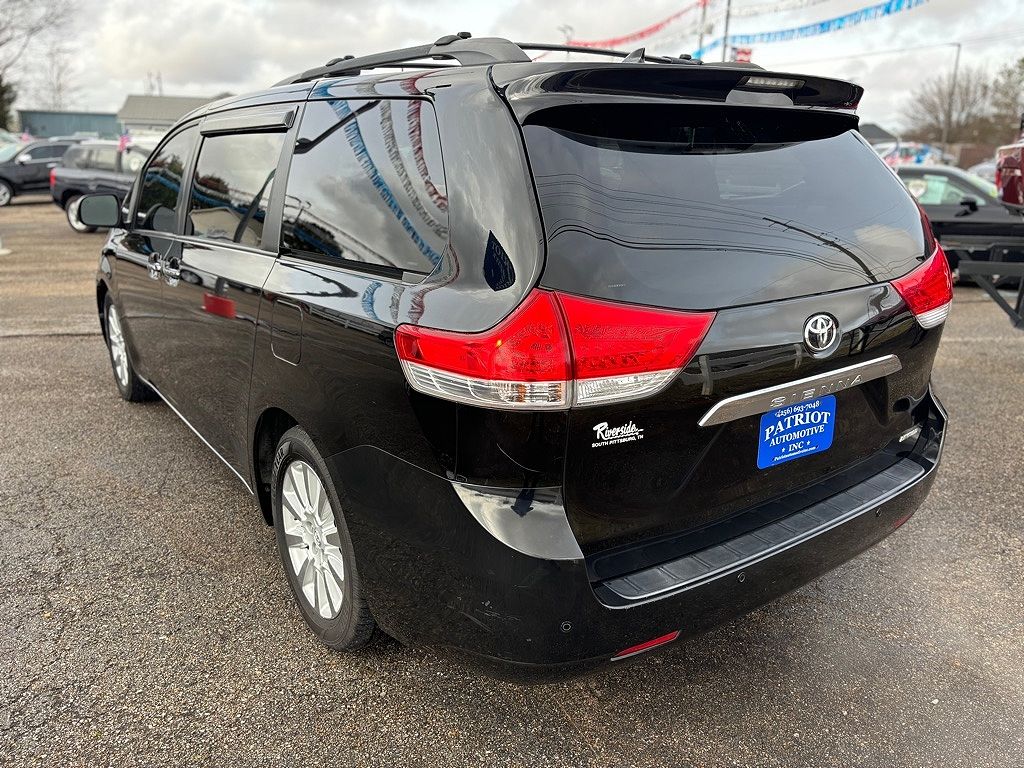 2014 Toyota Sienna XLE image 4