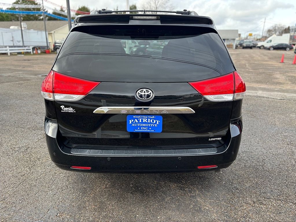 2014 Toyota Sienna XLE image 5