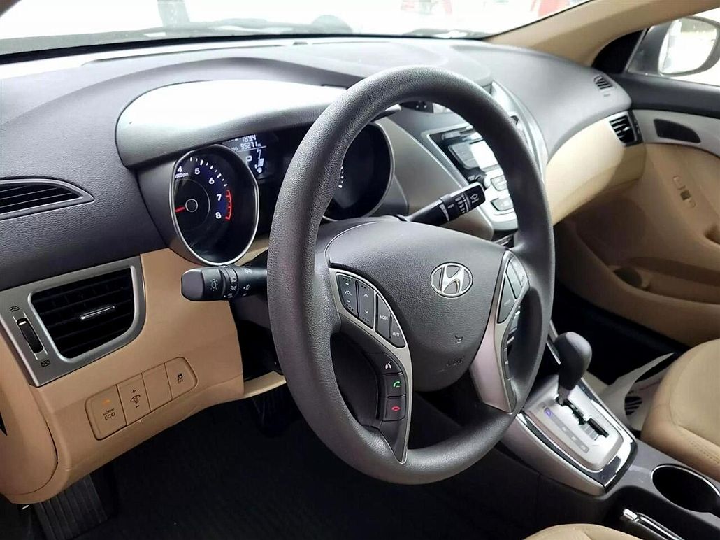 2013 Hyundai Elantra Limited Edition image 3