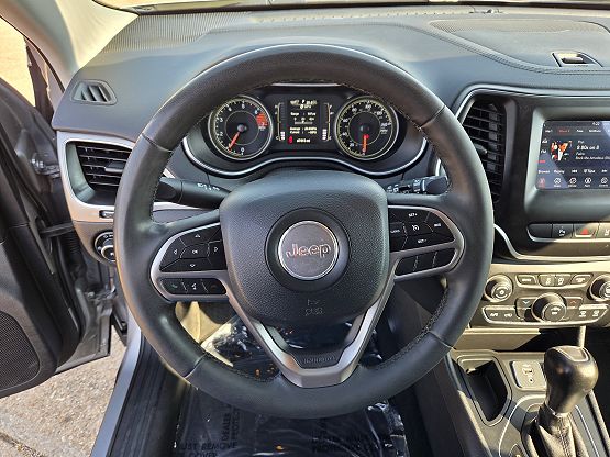 2021 Jeep Cherokee Latitude photo 2