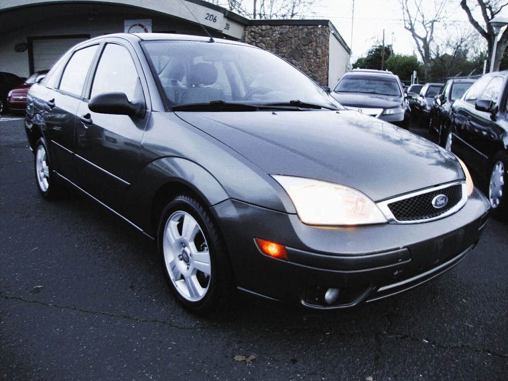 2005 Ford Focus SES image 0