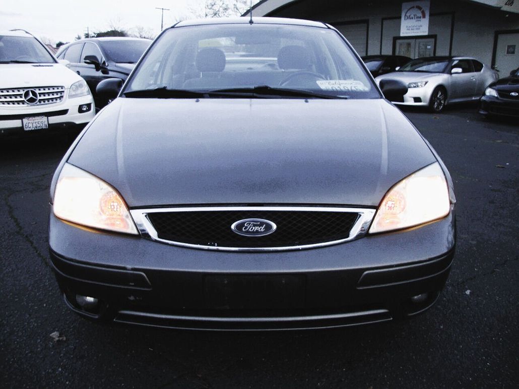 2005 Ford Focus SES image 1
