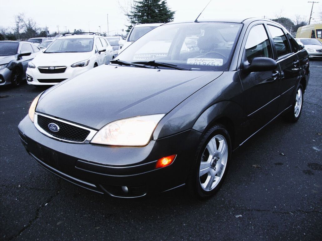 2005 Ford Focus SES image 2