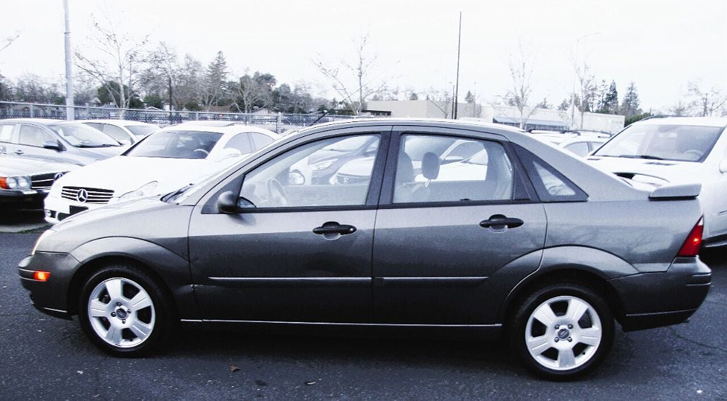 2005 Ford Focus SES image 3