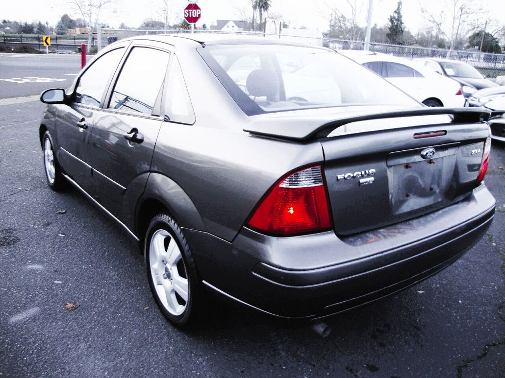 2005 Ford Focus SES image 4
