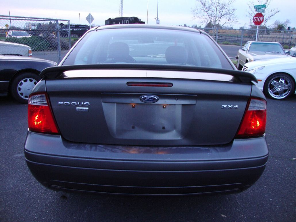 2005 Ford Focus SES image 5
