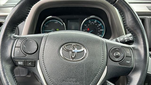 2016 Toyota RAV4 XLE image 9
