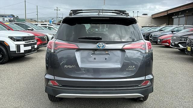 2016 Toyota RAV4 XLE image 4