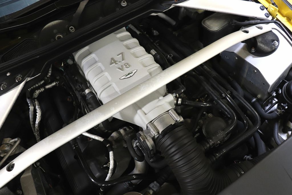 2012 Aston Martin V8 Vantage S image 89