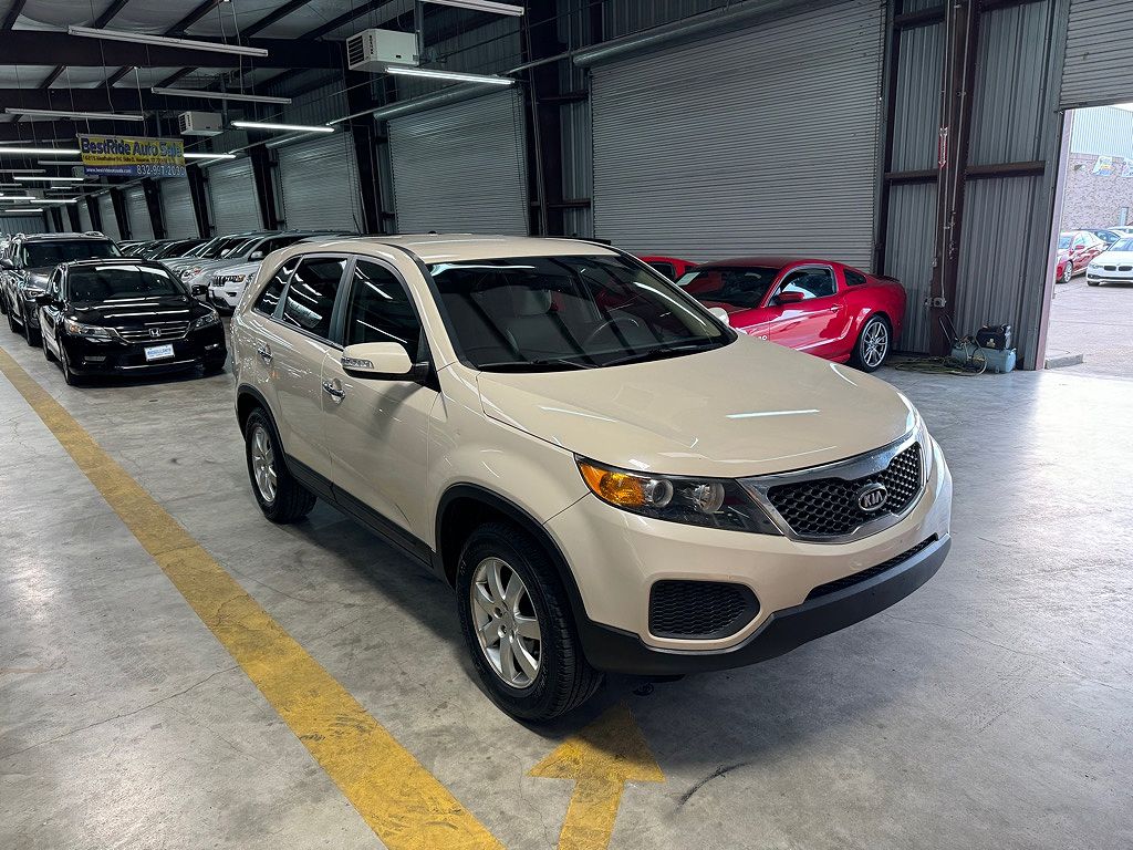 2011 Kia Sorento Base image 4