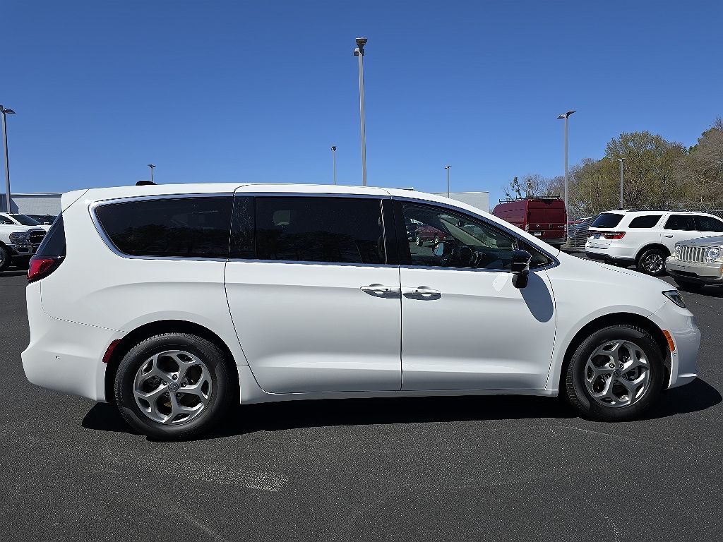 2024 Chrysler Pacifica Limited image 1