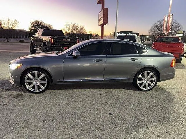 2017 Volvo S90
