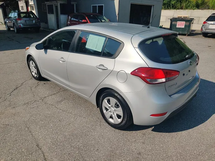 2017 Kia Forte5