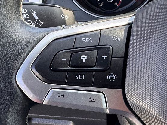 2021 Volkswagen Atlas Cross Sport V6 SE Technology photo 9