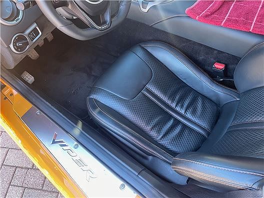 2017 Dodge Viper GTC image 3