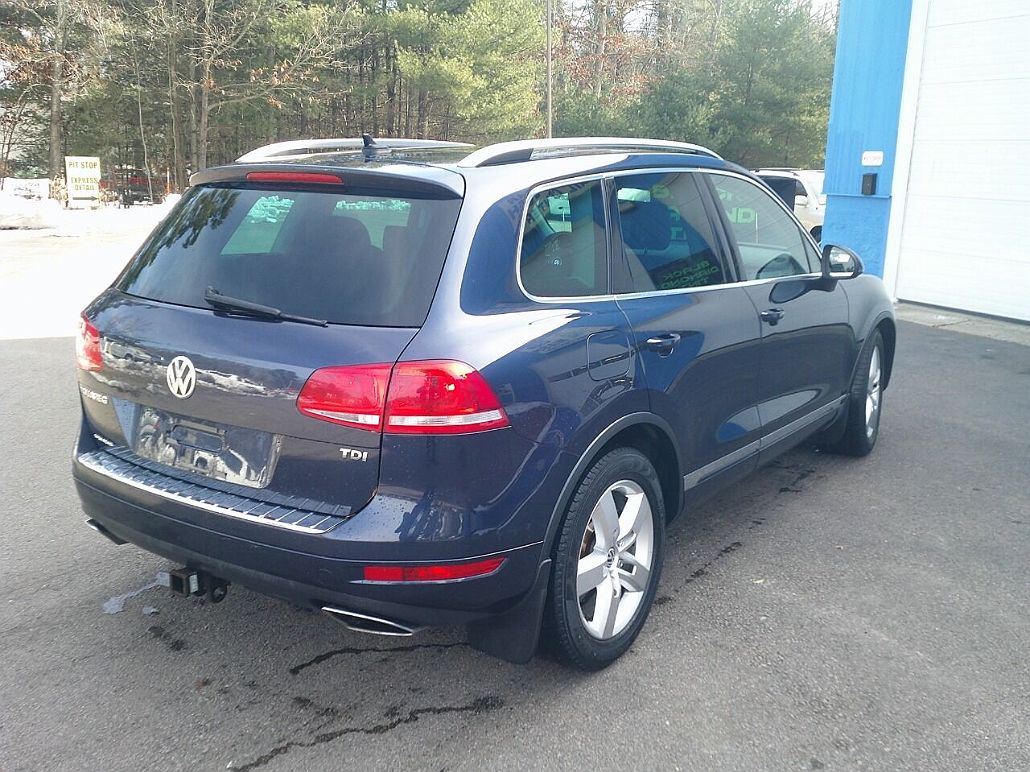 2013 Volkswagen Touareg Luxury image 5