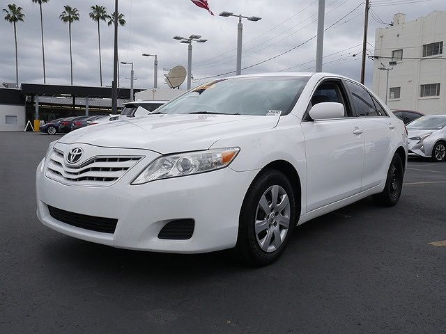 2010 Toyota Camry LE image 5