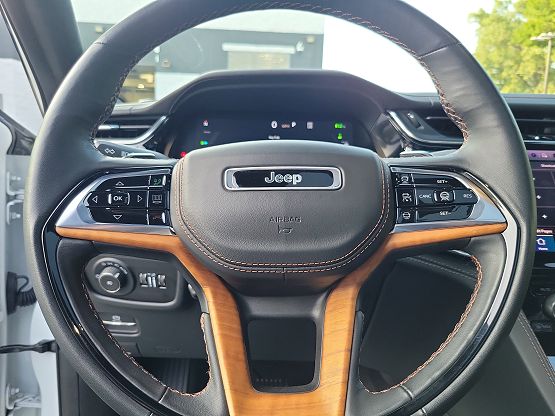2024 Jeep Cherokee 4xe Summit Reserve photo 8