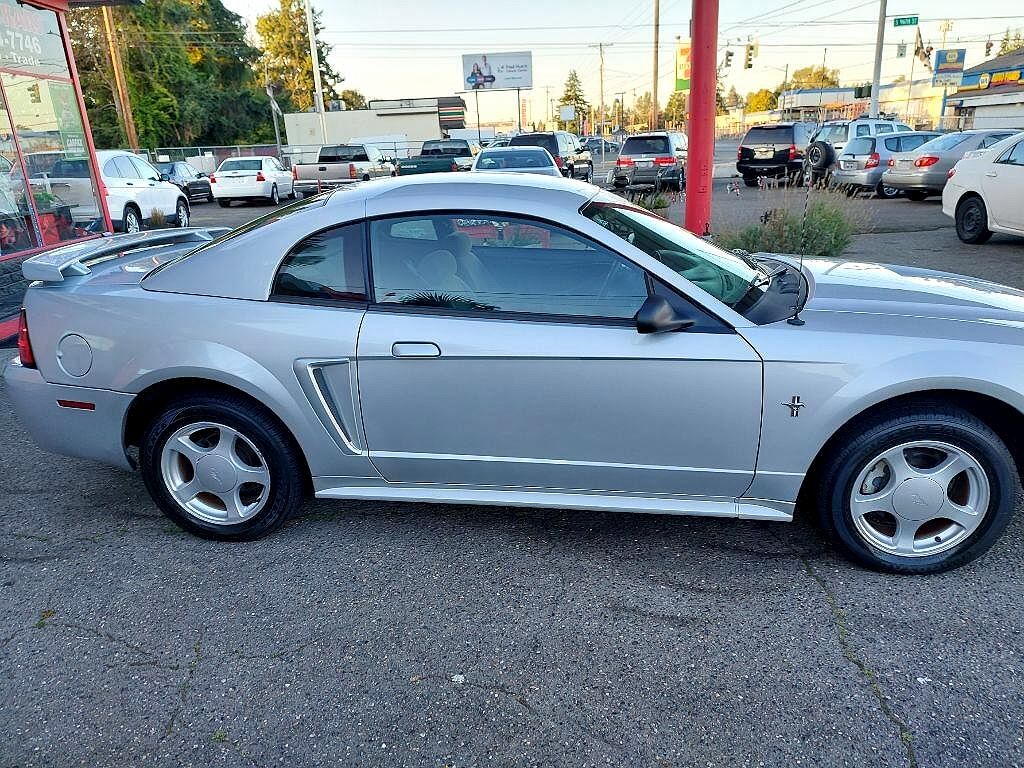 2002 Ford Mustang Standard image 4