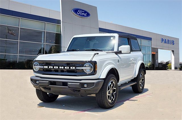 2021 Ford Bronco Outer Banks image 2