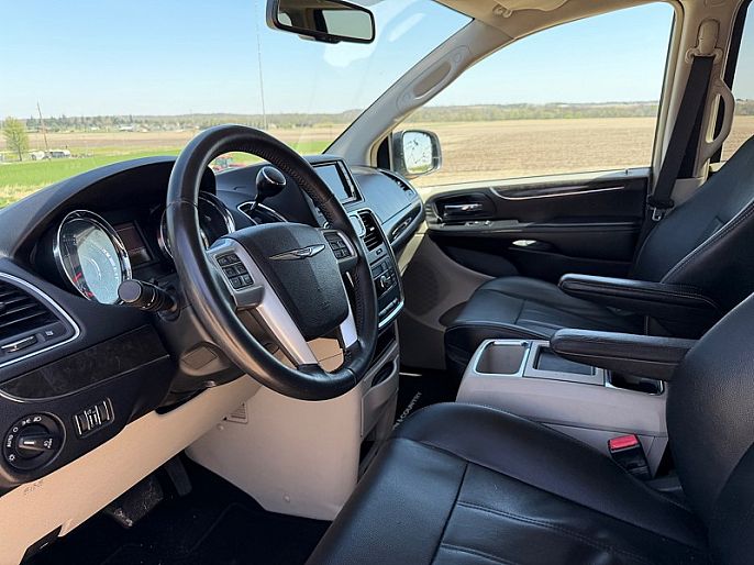 2013 Chrysler Town & Country
