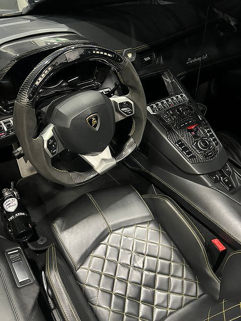2015 Lamborghini Aventador LP700 image 4