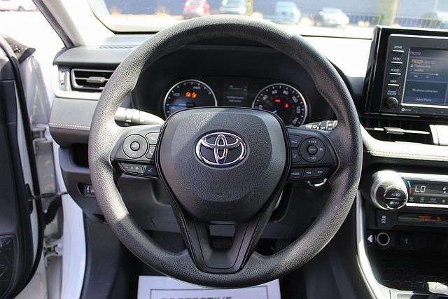 2020 Toyota RAV4 XLE image 4