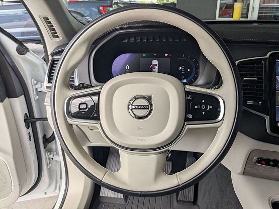 2023 Volvo XC90 Ultimate photo 11