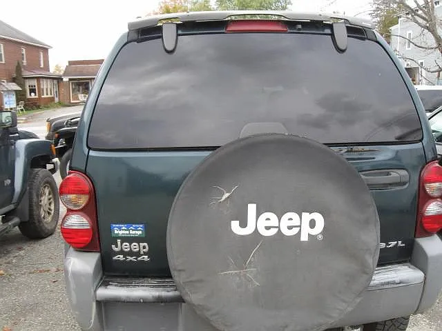 2005 Jeep Liberty Sport image 2