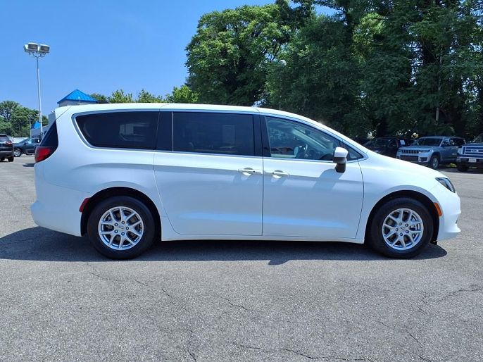 2023 Chrysler Voyager