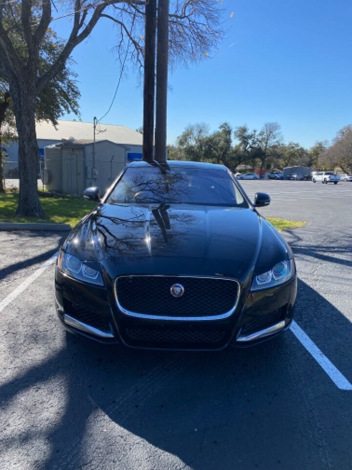 2019 Jaguar XF Premium image 0