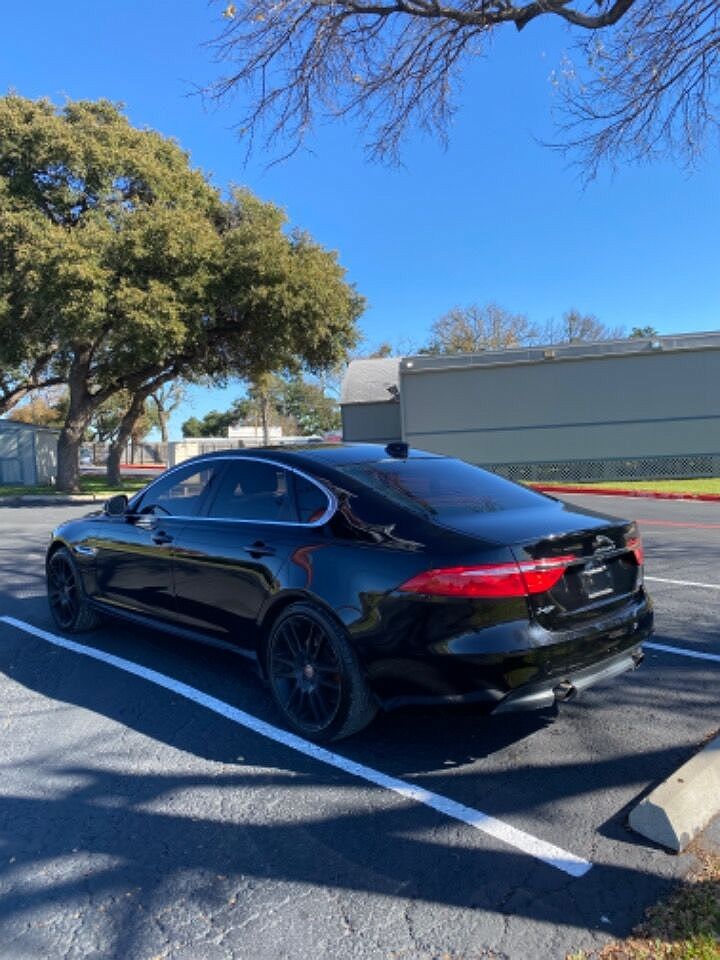 2019 Jaguar XF Premium image 3