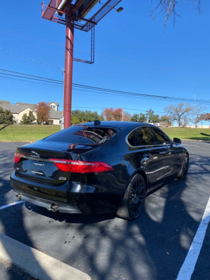 2019 Jaguar XF Premium image 5