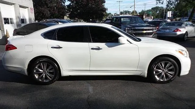 2013 Infiniti M37