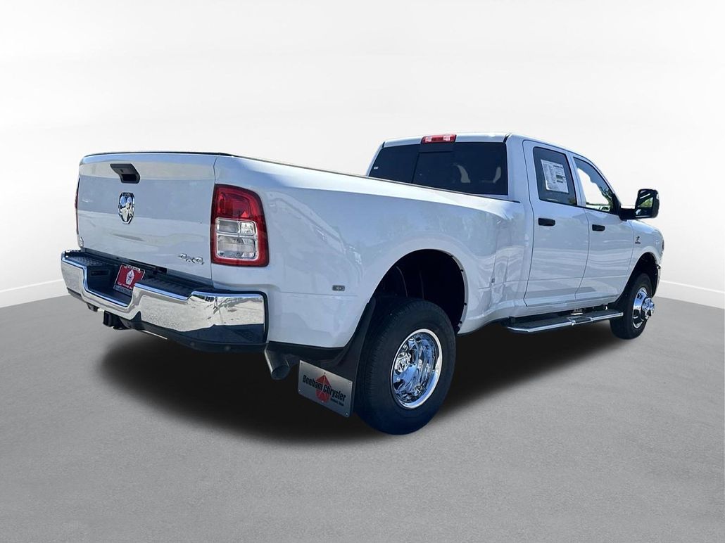 2024 Ram 3500 Tradesman image 2