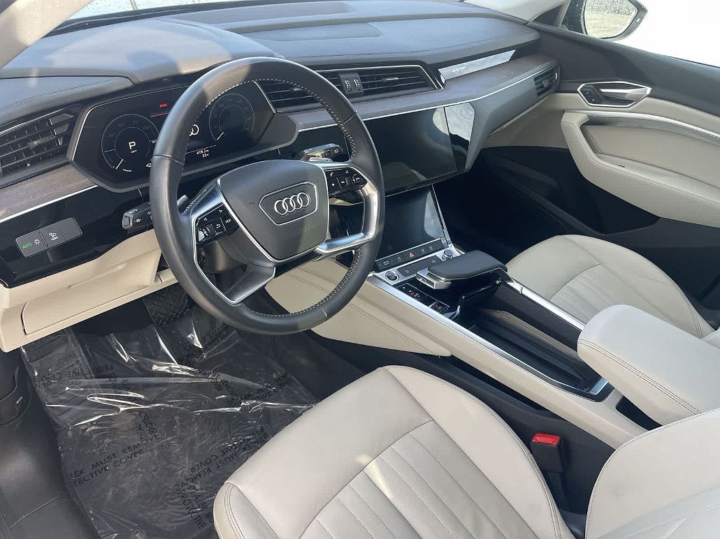 2021 Audi e-tron Premium image 1